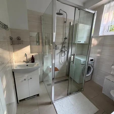 Hallera Daire *